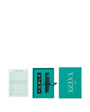 Nowoczesny zestaw gry Yatzy Printworks w minimalistycznym designie i szlachetnej zieleni, do zabawy przy stole i dekoracji wnętrza.